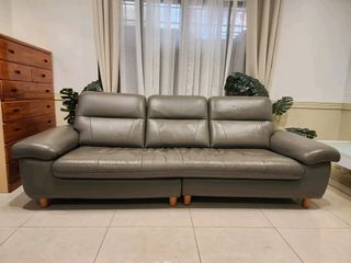 Imported Super Bulky sofa 3 seats genuine leather  from Korea
Orginal Price P30,000 
Sale Price: 25,999P Only
104x38x34in
Super comfy
Heavy duty
3 seaters
3 pillows
Malinis
Clean n Sanitized
No issue
Good condition
Minor Scratch
From Korea