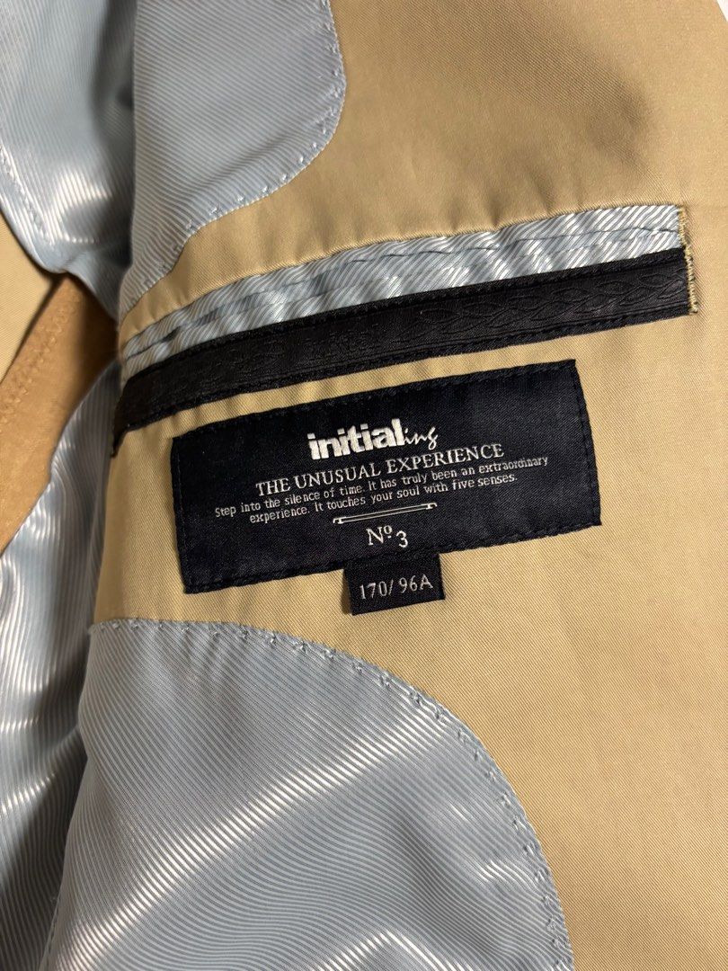 Initial jacket, good condition （分類：外套及戶外衣服）位於 Hong Kong。 由 jaylee1593 提交（商品編號 1349129232，圖片 2）。簡介： Selling as size is too small for me. 。