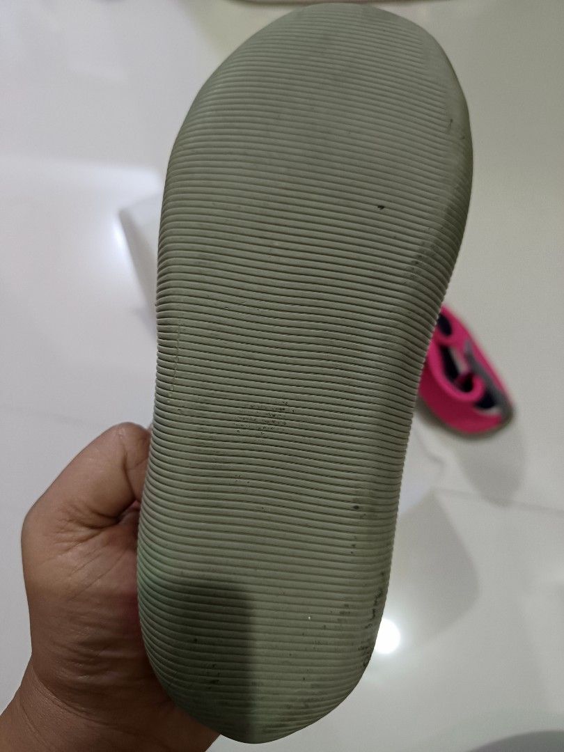 Kids beach shoes (Category: Other Baby Bathing & Changing Needs) located in Caloocan City. Submitted by appleblossoms07 (Listing ID 1349092878, Image 3). Description: Aqua shoes 8.5 inches 22cm may maliit na butas di halata code s62.