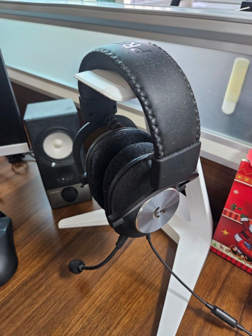 Logitech G Pro X Headset (WIRED) (Category: Headphones & Headsets) located in Quezon City. Submitted by fluffymoose0424 (Listing ID 1349093700, Image 3). Description: Comes with box and its accessories. Not dirty, mostly used for its mic. Good as new po. Original Price: PHP 5-7k, SRP RFS: Decluttering.