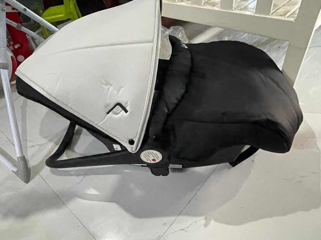 Looping Car Sear (Category: Car Seats) located in Manila. Submitted by hi_hanna (Listing ID 1349097085, Image 1). Description: Looping Car Seat for Newborn used 3 times as we didn't travel a lot. MOD: LBC or meet up.