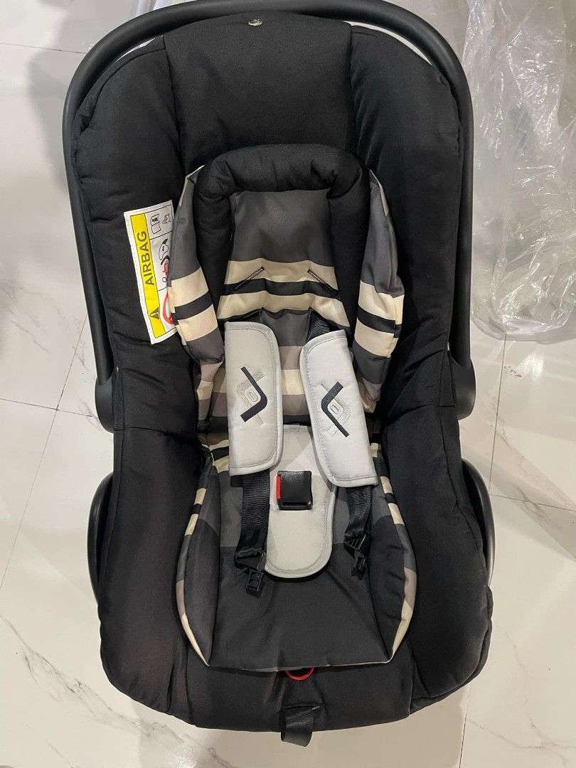 Looping Car Sear (Category: Car Seats) located in Manila. Submitted by hi_hanna (Listing ID 1349097085, Image 3). Description: Looping Car Seat for Newborn used 3 times as we didn't travel a lot. MOD: LBC or meet up.