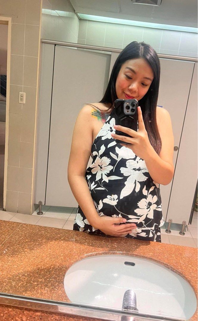 Maternity coordinates (Category: Sets or Coordinates) located in Pasay City. Submitted by sandybuggy (Listing ID 1325289971, Image 1). Description: Worn until 8mos. Can be worn even if not pregnant. .