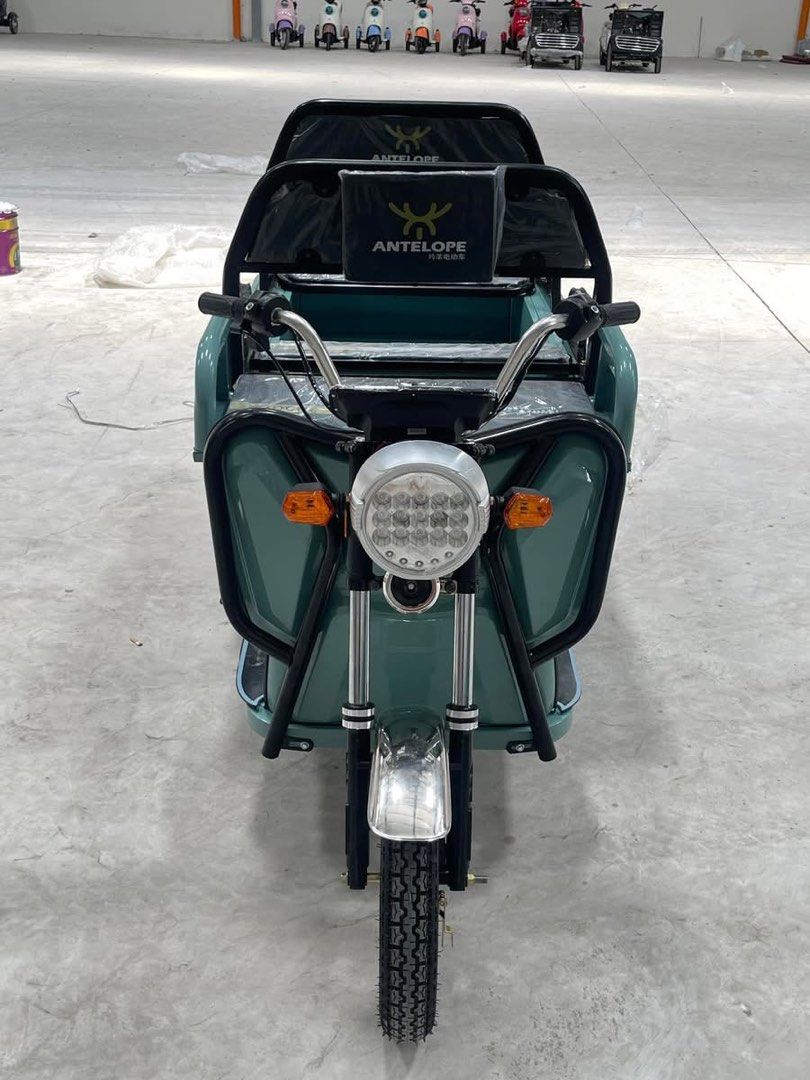 Mini e cargo ebike ebikes (Category: Bicycles) located in Quezon City. Submitted by brandmanila (Listing ID 1349035481, Image 3). Description: MINI E CARGO 2025💪Strong to climb there💪for dual to the heavy💪Available for pickup💪1,200watts machine💪 800 watts controller📌48v 60ah📌FOOT BREAK📌400-12 TIRE SIZE📌50-45 kph📌TUBELESS📌with COMPARTMENT📌with SIDE MIRROR📌AUTOMATIC WIPER📌CHARGER,ecargo ebike #ebikes #lookingforebikes #ebikelife #ebik