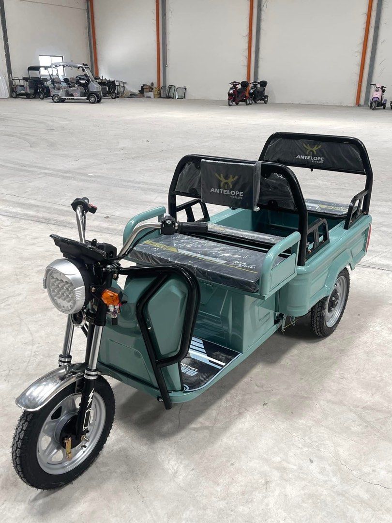 Mini e cargo ebike ebikes (Category: Bicycles) located in Quezon City. Submitted by brandmanila (Listing ID 1349035481, Image 2). Description: MINI E CARGO 2025💪Strong to climb there💪for dual to the heavy💪Available for pickup💪1,200watts machine💪 800 watts controller📌48v 60ah📌FOOT BREAK📌400-12 TIRE SIZE📌50-45 kph📌TUBELESS📌with COMPARTMENT📌with SIDE MIRROR📌AUTOMATIC WIPER📌CHARGER,ecargo ebike #ebikes #lookingforebikes #ebikelife #ebik