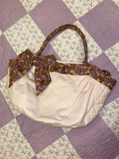 (Category: ) located in . Submitted by koreii (Listing ID 1349153803, Image 1). Description: .