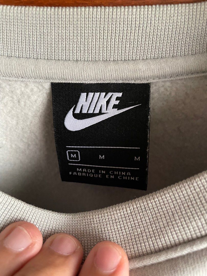 Nike Air Two-tone Spellout Crewneck - Medium (Category: Hoodies) located in Los Banos. Submitted by lestralmazan (Listing ID 1349048933, Image 3). Description: Dimensions (inches): 27L x 23W Grey/White/Black with neon spellout 9-9.5/10 good condition Lightweight Regular to loose fit.
