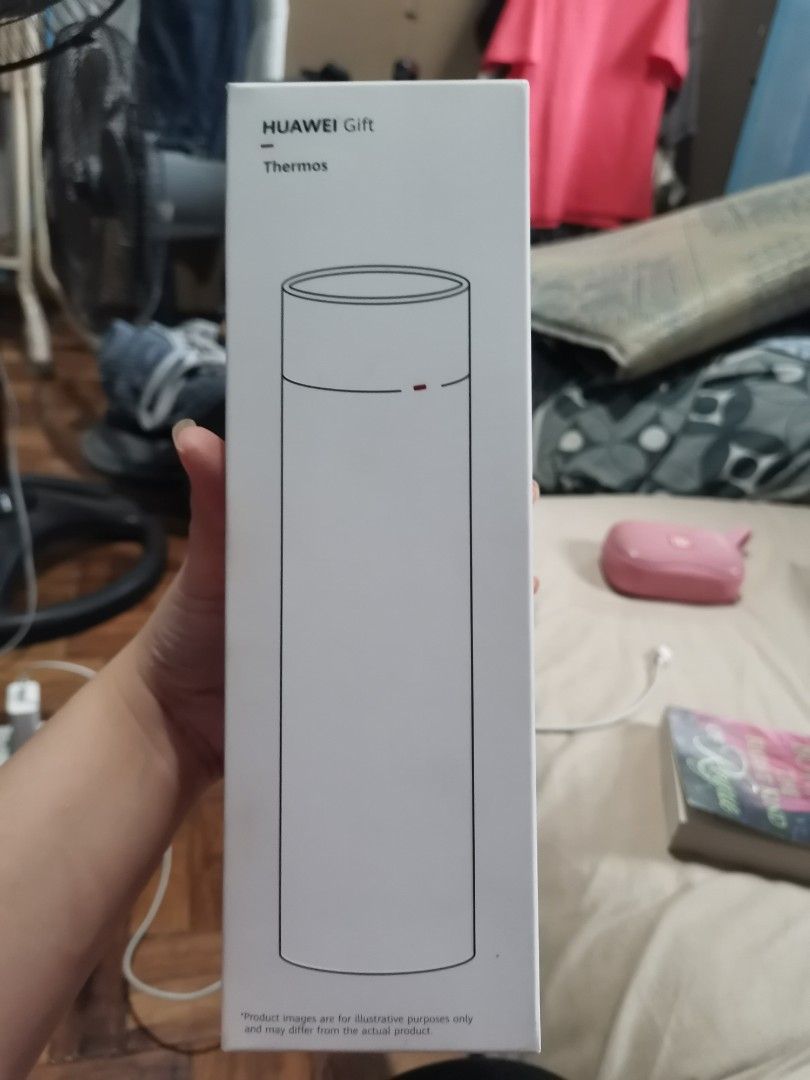 Original huawei thermos (Category: Water Bottles & Tumblers) located in Quezon City. Submitted by bentagurl30 (Listing ID 1349081185, Image 2). Description: For sale brand new original huawei thermos sealed price:300 pesosfor pick up dito sa house project 8 qc loc.