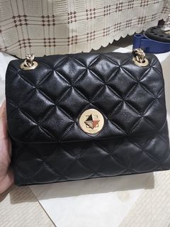(Category: ) located in . Submitted by closet2021 (Listing ID 1349084712, Image 1). Description: .