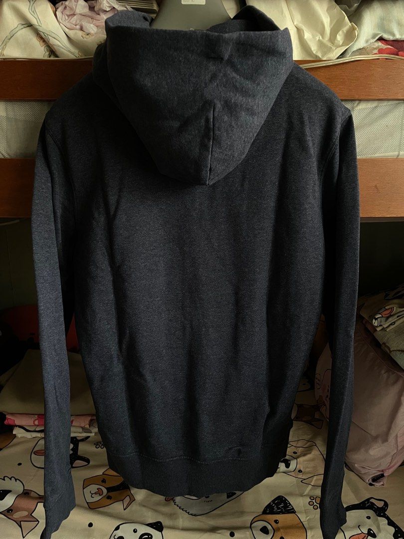 Tommy Jeans Grey Hoodie - Medium (Category: Hoodies) located in Los Banos. Submitted by lestralmazan (Listing ID 1349047234, Image 2). Description: Dimensions (inches): 26L x 20.5W Bluish grey color 9-9.5/10 good condition Midweight Regular fit.