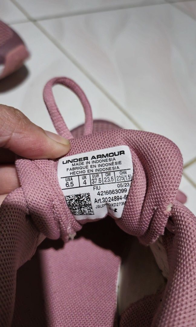 Under armour surge 3 running shoes (Category: Sneakers) located in Manila. Submitted by gwensobb (Listing ID 1349141168, Image 3). Description: .