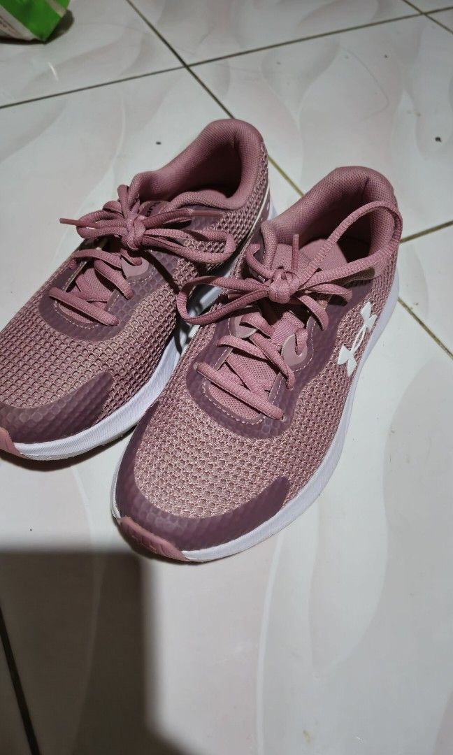 Under armour surge 3 running shoes (Category: Sneakers) located in Manila. Submitted by gwensobb (Listing ID 1349141168, Image 2). Description: .