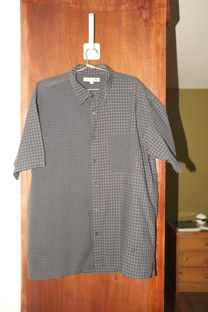 Uniqlo x JWA Spring 2020 / Navy (Category: Tshirts & Polo Shirts ) located in San Fernando. Submitted by jo3k4y (Listing ID 1349085452, Image 1). Description: Tagged Size: XL Not Thrifted - Personal Piece, Used a few times only. Dimes (Inches): Width: 24 Length: 30 Shipping Fee is 100 within luzon, Outside Luzon 150 Meetups can be done in San Fernando, Pampanga :) .