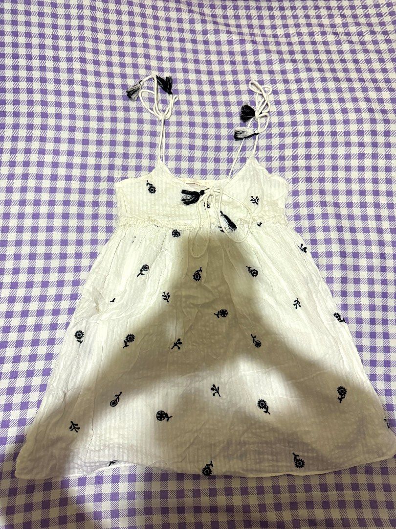 Zara Mini Tie Knot Mini Dress (Category: Dresses) located in San Fabian. Submitted by declutteringcloset (Listing ID 1349058911, Image 2). Description: This dress is so cute! Di na kasya saken. Fave dress! 🎀.