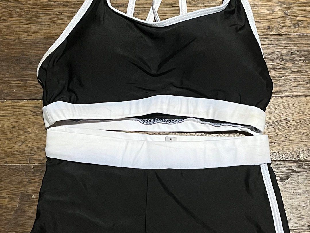 2 pc Gym/ Yoga Wear (Category: Activewear) located in Manila. Submitted by sukkiri_declutter (Listing ID 1349337395, Image 3). Description: Need wash because nastock. May washable discoloration. Small to medium. Stretch..