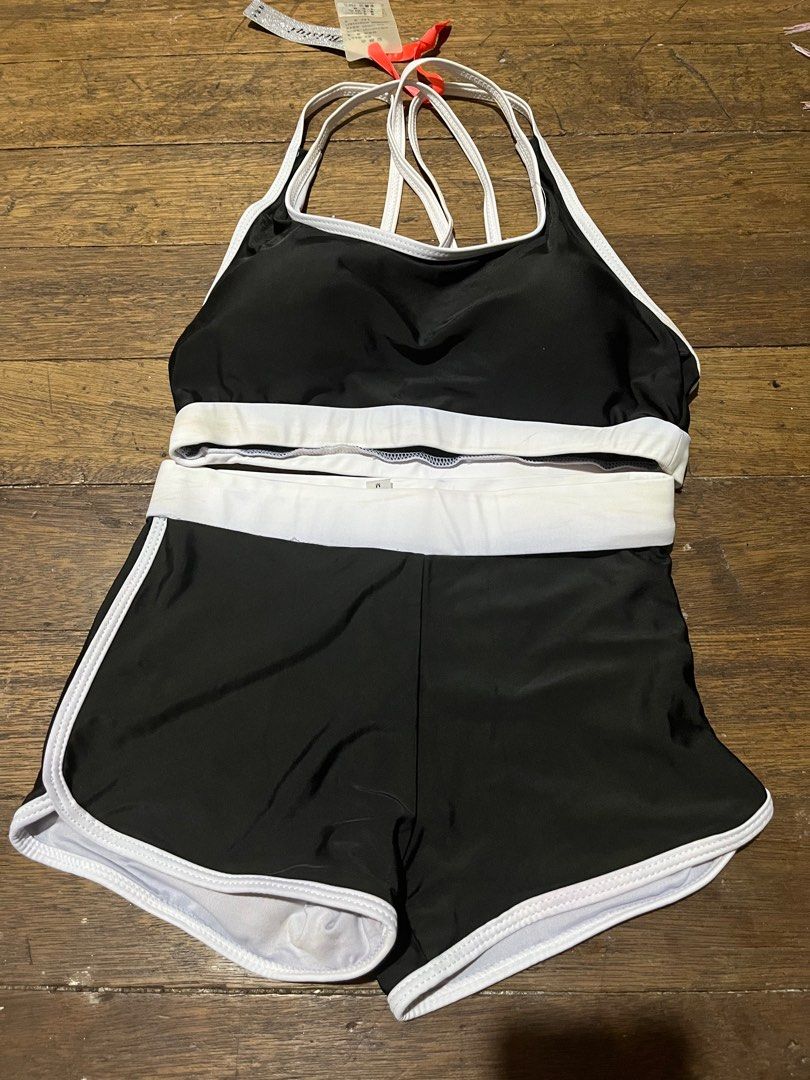 2 pc Gym/ Yoga Wear (Category: Activewear) located in Manila. Submitted by sukkiri_declutter (Listing ID 1349337395, Image 2). Description: Need wash because nastock. May washable discoloration. Small to medium. Stretch..