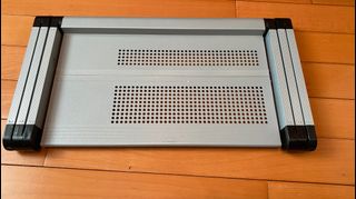 Small foldable and height-adjustable table for computers or tablets64091088345857110