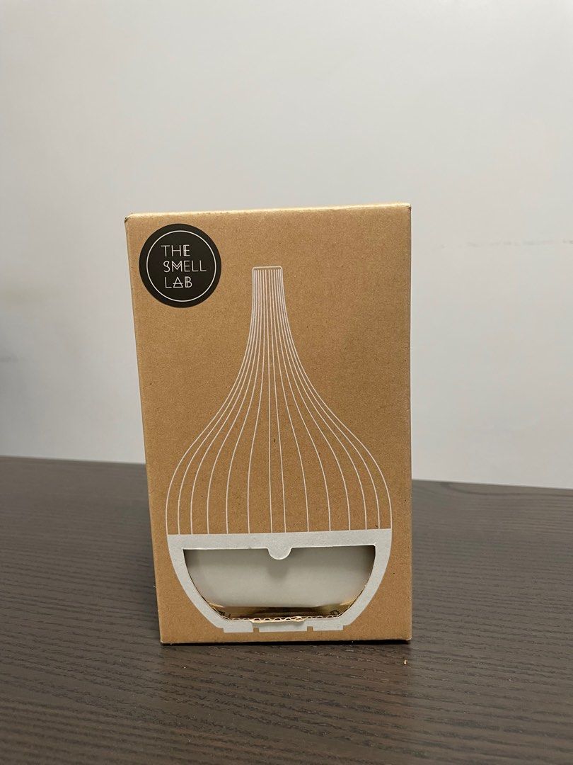 Aroma Diffuser (Category: Home Fragrance) located in Singapore. Submitted by sammyyydan (Listing ID 1349263235, Image 1). Description: - Brand new in box *Price is negotiable for fast deals!.