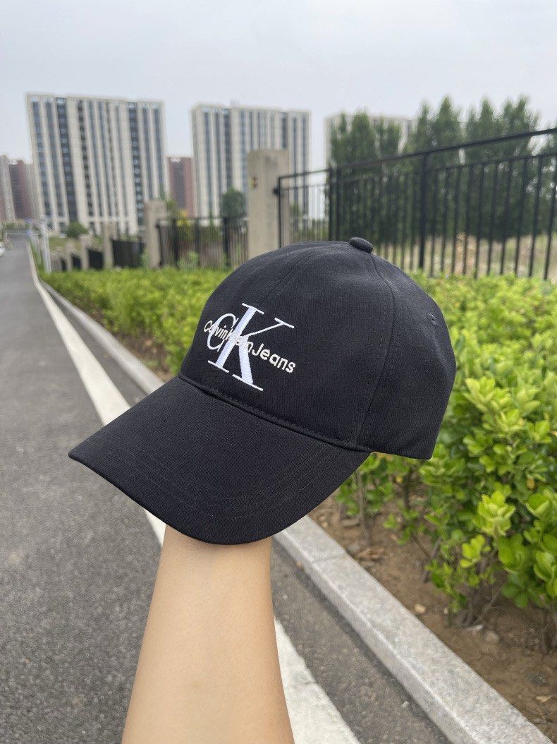 Cap （分類：棒球帽、帽）位於 Hong Kong。 由 97285701 提交（商品編號 1349207674，圖片 4）。簡介： Soft top baseball cap。