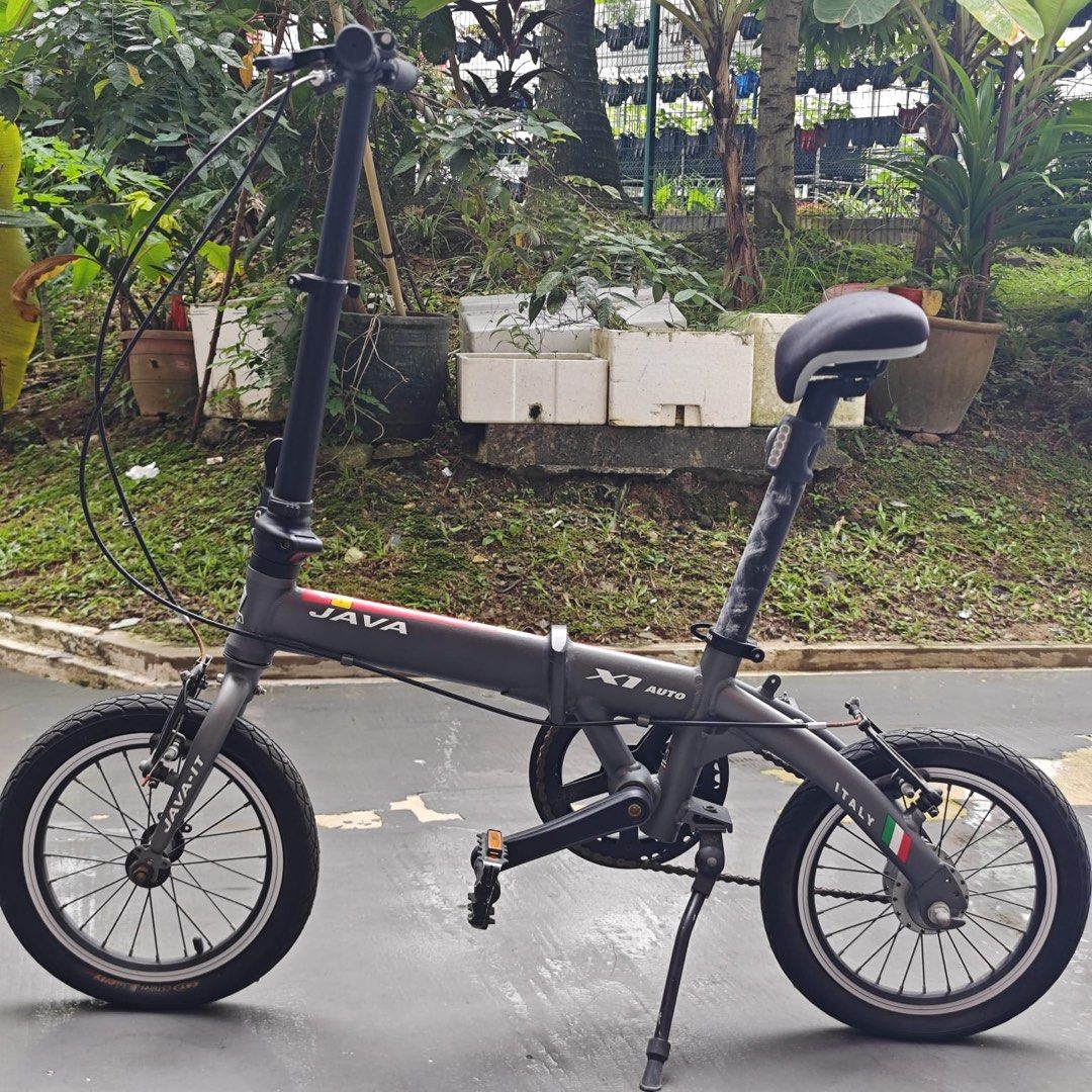 Compact Java X1 Auto (Category: Bicycles) located in Singapore. Submitted by susanhiu1lor (Listing ID 1349271890, Image 1). Description: This bike has been rarely ridden by my mum who has bought it some time back. Seat is new and very light weight. Perfect for leisure cycling and running errands..