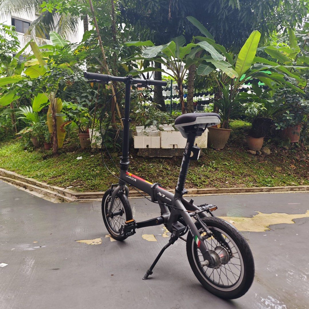 Compact Java X1 Auto (Category: Bicycles) located in Singapore. Submitted by susanhiu1lor (Listing ID 1349271890, Image 2). Description: This bike has been rarely ridden by my mum who has bought it some time back. Seat is new and very light weight. Perfect for leisure cycling and running errands..