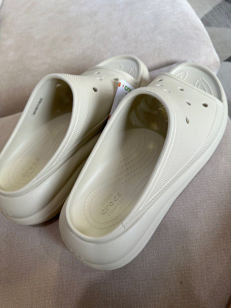 Crocs for Women (Category: Foot Care) located in Valenzuela. Submitted by kdsison (Listing ID 1349266018, Image 3). Description: Brand new Received as a gift but I have the same already Size 9.