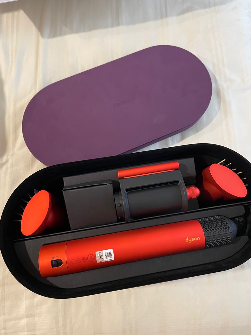 Stunning Dyson Airwrap Red Light Image for Your Screen