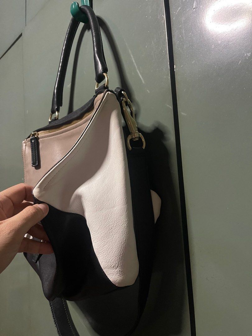 Givenchy Pandora tri-color (Category: Luxury Bags & Wallets) located in Quezon City. Submitted by karma_para_sa_bogus (Listing ID 1349337318, Image 2). Description: authentic. rank 8/10. excellent condition. tri-color.. rare colorway. unisex. medium to large-ish bag. .