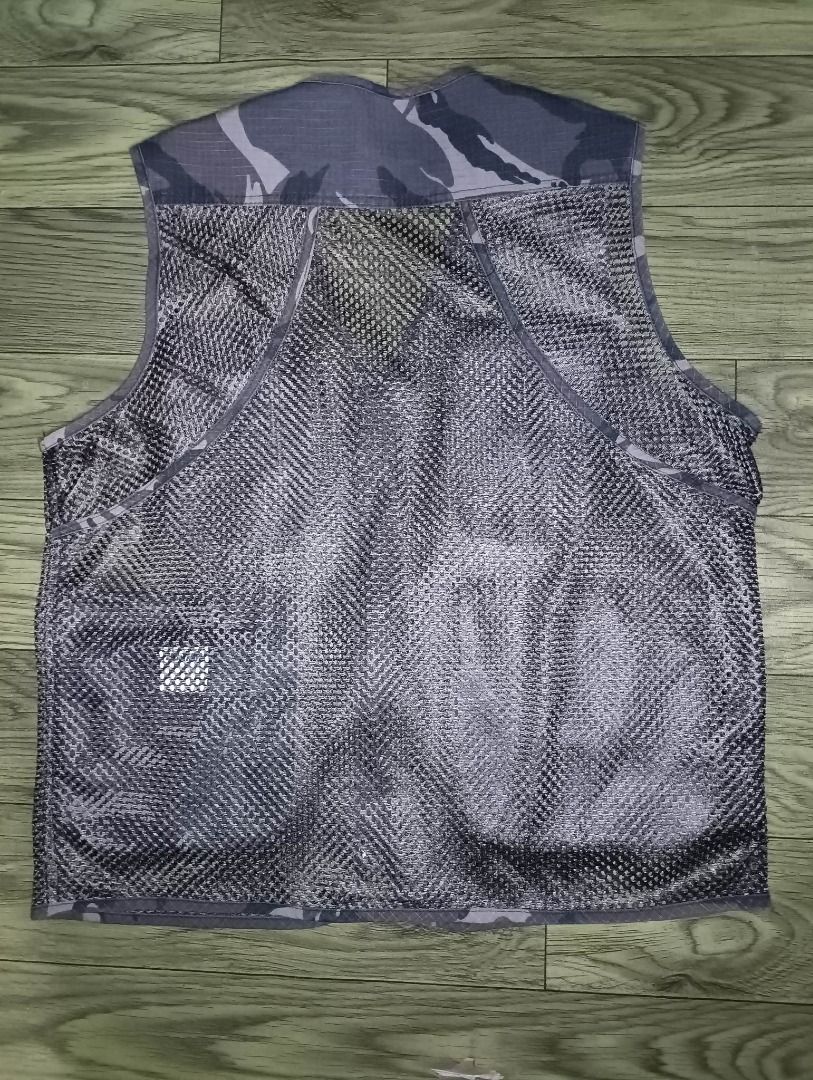Hunter Vest Multipocket (camo) (Category: Vests) located in Catbalogan. Submitted by s.e.thriftfind (Listing ID 1349257802, Image 3). Description: size XL width 22.5 length 27 Good condition.