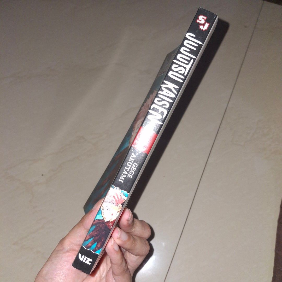 Jujutsu Kaisen Volume 1. (Category: Comics & Manga) located in Navotas City. Submitted by chizoo_ (Listing ID 1349288796, Image 3). Description: Has slight yellow stains po on the back pero overall nasa good condition pa rin naman since 2 times ko lang nabuklat hehe Price is still negotiable..