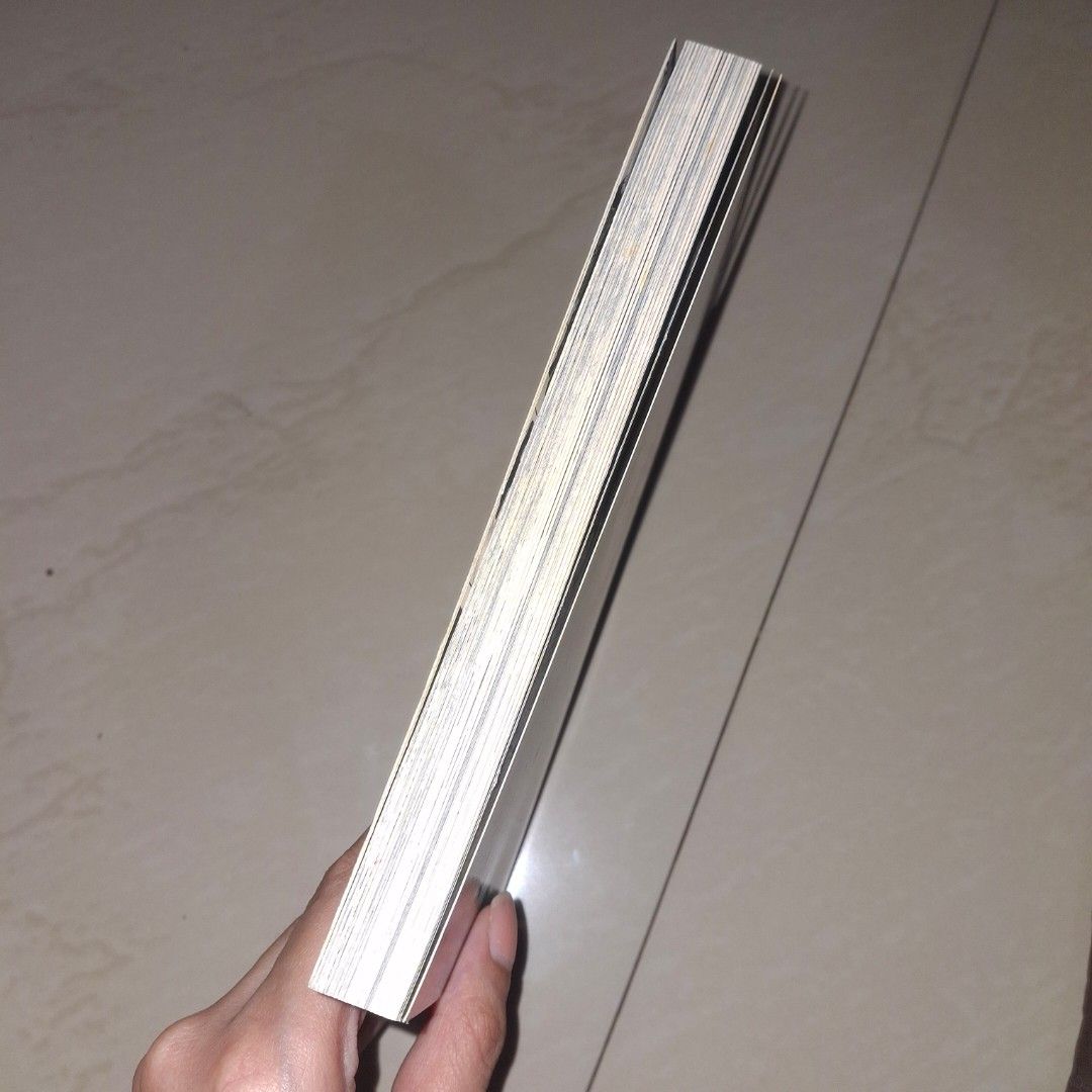 Jujutsu Kaisen Volume 1. (Category: Comics & Manga) located in Navotas City. Submitted by chizoo_ (Listing ID 1349288796, Image 2). Description: Has slight yellow stains po on the back pero overall nasa good condition pa rin naman since 2 times ko lang nabuklat hehe Price is still negotiable..
