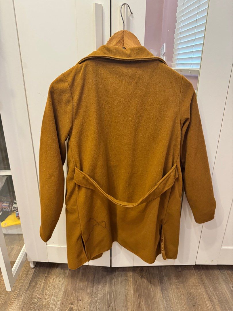 Korean coat (Category: Coats, Jackets and Outerwear) located in Makati City. Submitted by aceequeue (Listing ID 1349312630, Image 2). Description: Size XS-S Thin coat Ok for cold countries up to 10degrees celcius .