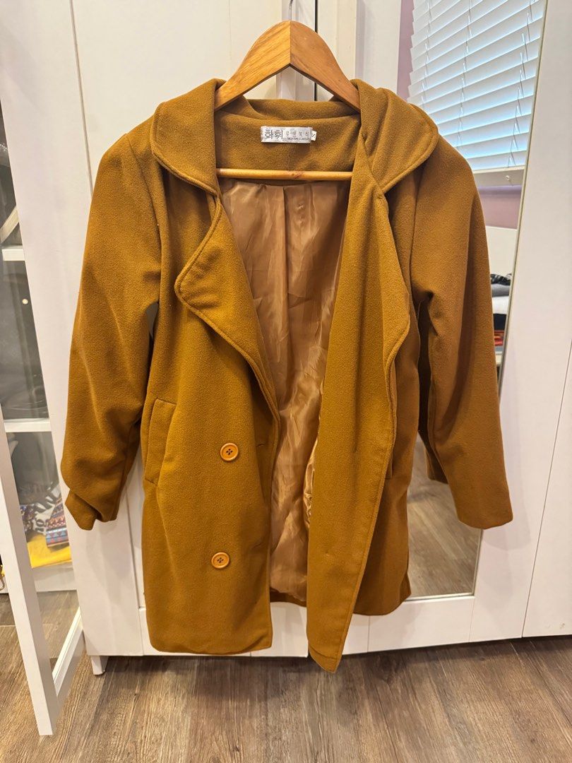 Korean coat (Category: Coats, Jackets and Outerwear) located in Makati City. Submitted by aceequeue (Listing ID 1349312630, Image 1). Description: Size XS-S Thin coat Ok for cold countries up to 10degrees celcius .