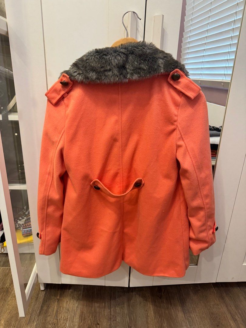 Korean coat with detachable fur (Category: Coats, Jackets and Outerwear) located in Makati City. Submitted by aceequeue (Listing ID 1349313021, Image 2). Description: Can fit XS-S Good for cold countries up to 10degrees celcius .