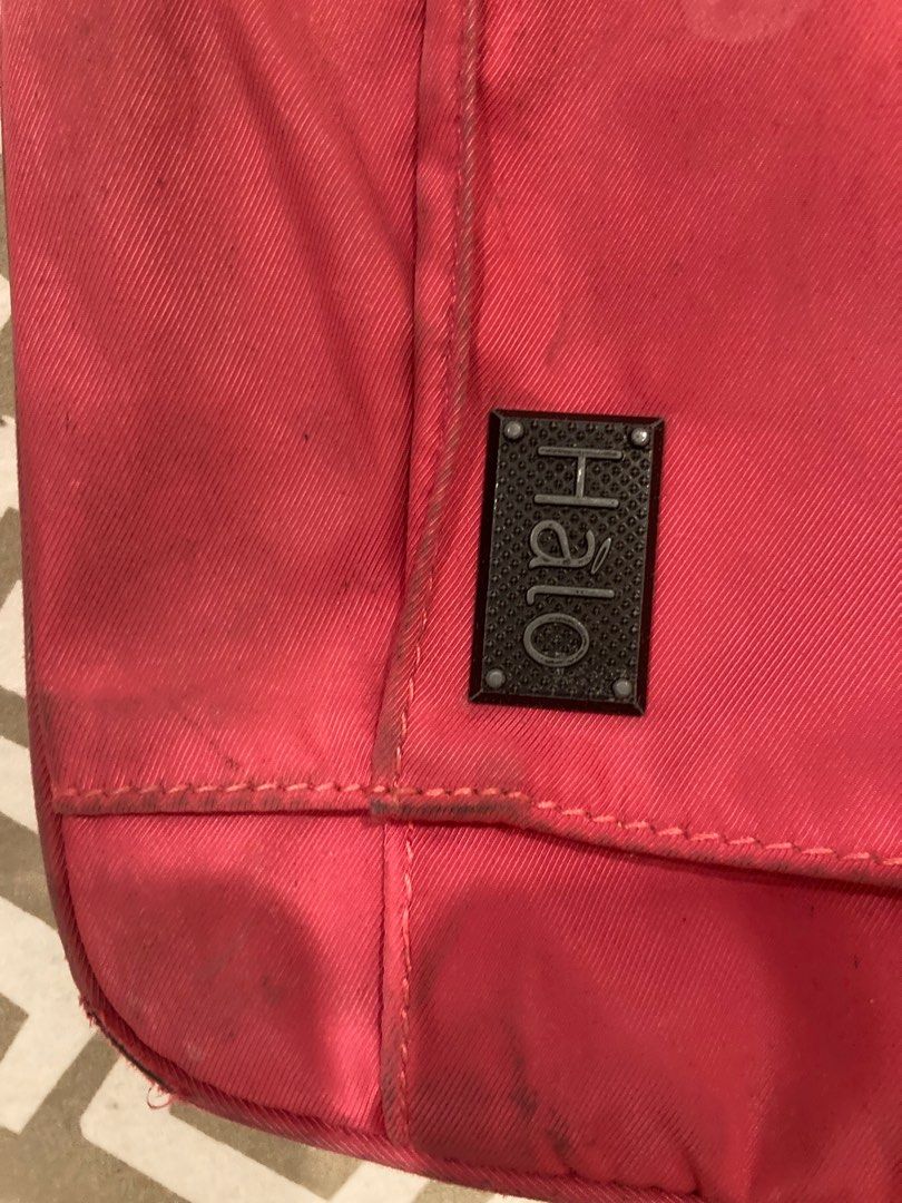 Laptop bag preloved (Category: Laptop Bags & Sleeves) located in Cainta. Submitted by sarisari_online2020 (Listing ID 1349206176, Image 3). Description: Original Halo .