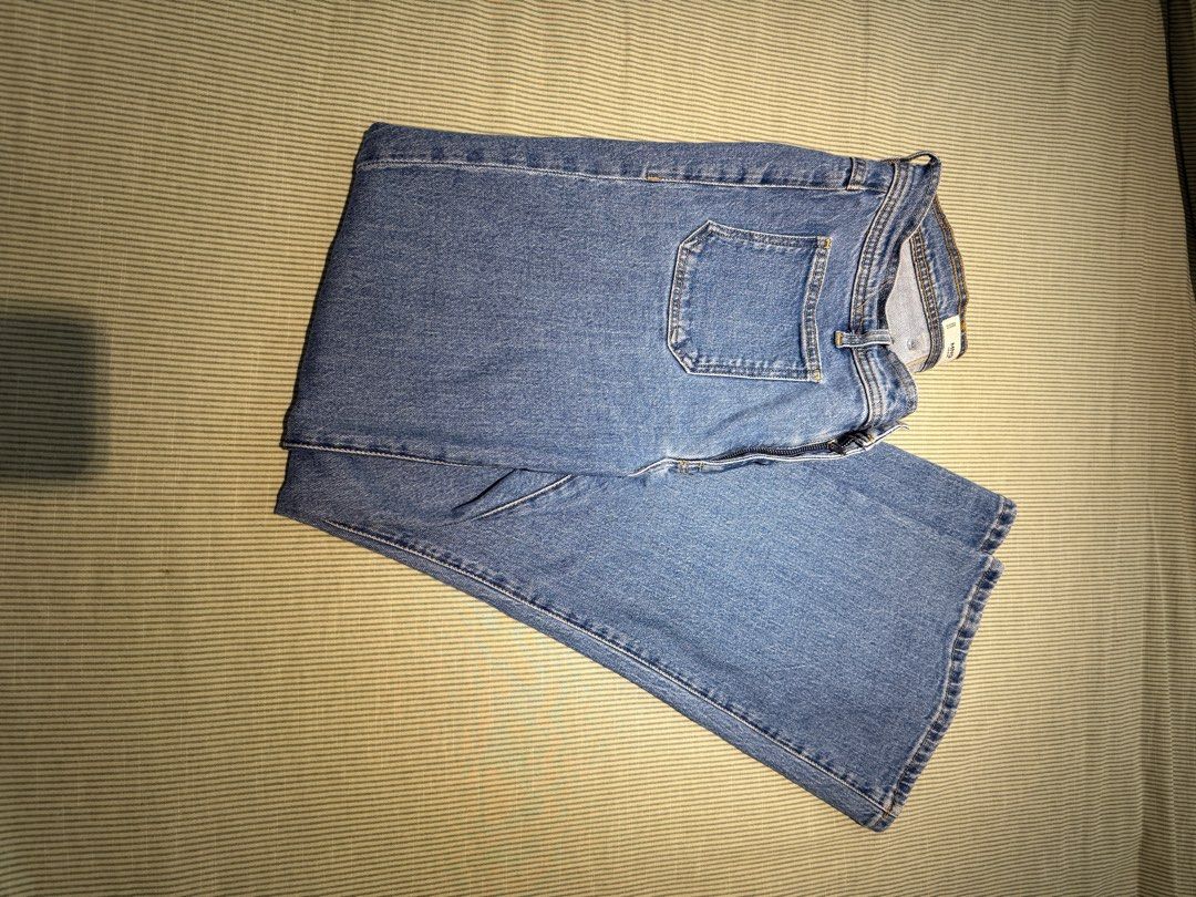 Mango Low Waist Flare Pants Jeans (Category: Jeans) located in Cavite. Submitted by _ysa_belle (Listing ID 1349213841, Image 3). Description: • Bought for ₱2,000 • Used plenty of times but has no/very minor flaws • EUR 42, USA 10 ( check last photo for size chart) RFS: Don’t use it anymore, big on me.