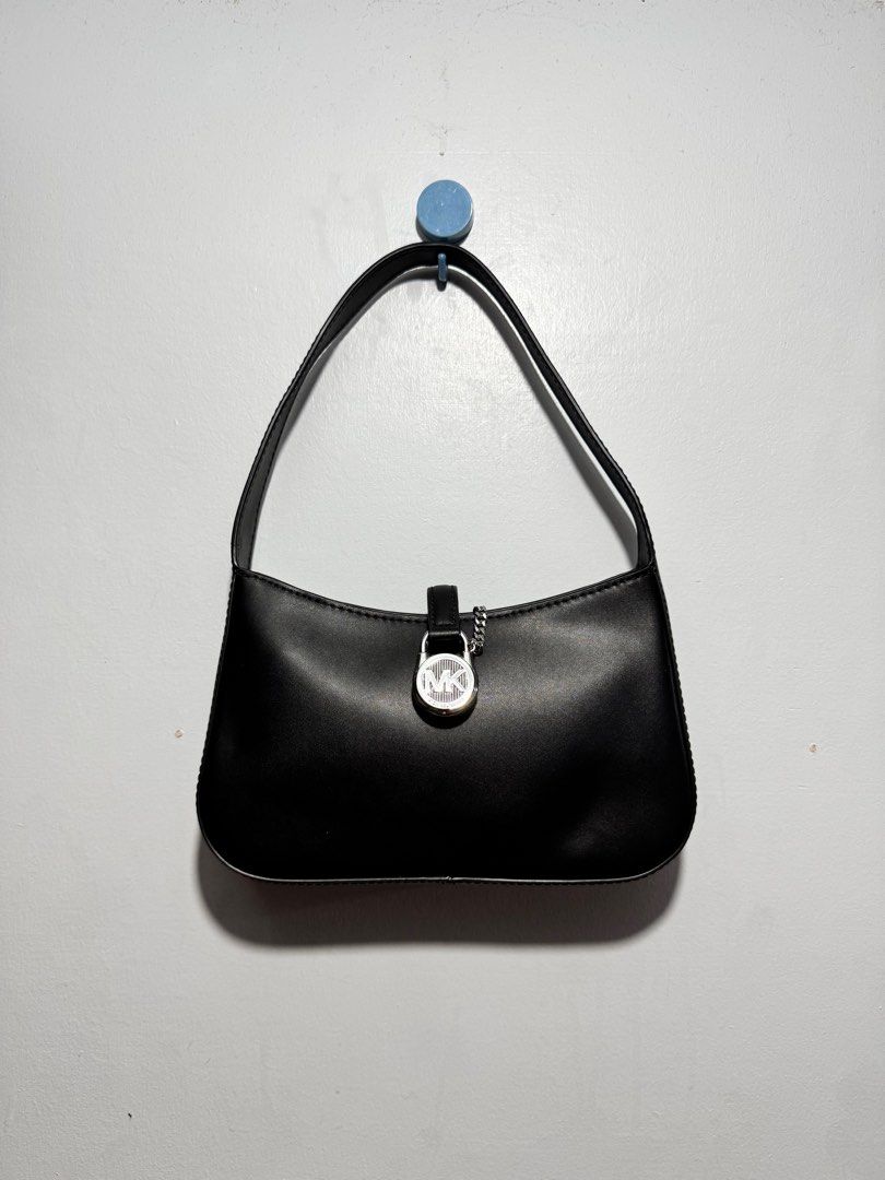 MK kili kili bags (Category: Luxury Bags & Wallets) located in Quezon City. Submitted by chamcortey (Listing ID 1349354451, Image 1). Description: 100% Original fresh from US 🇺🇸 Wt gift receipt SALE SALE SALE ❗️.