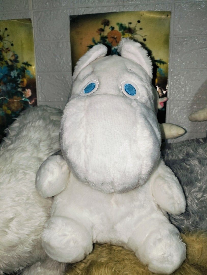 Moomin ( Pre-loved) (Category: Storybooks) located in Orion. Submitted by khimsjen.collection17 (Listing ID 1349331969, Image 2). Description: Title: Pre-loved Moomin White Description: Slightly Used Issue: Slightly Faded Tag(Etiketa) Color: White Mode of Payment: Gcash Mode of Delivery( Shoulder by buyer): Flash Express PS. Please Manage Your Expectations. Pre-loved Items. No cancellation of items..