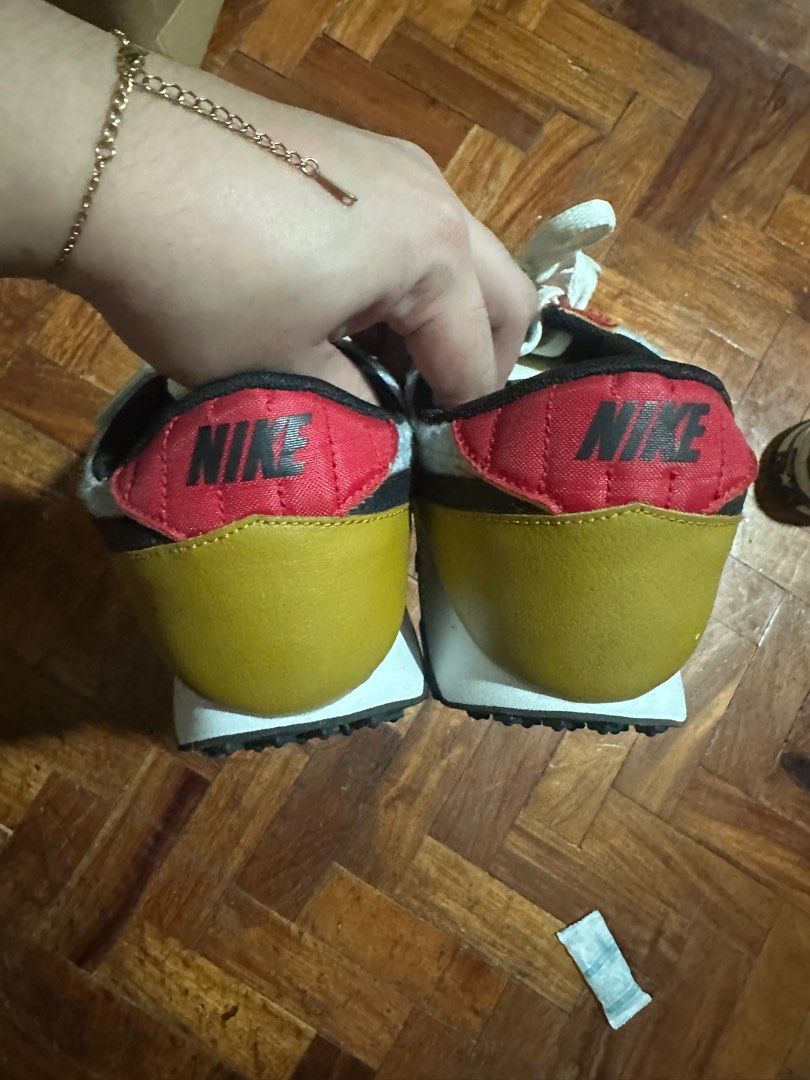 Nike DayBreak (Category: Sneakers) located in Marikina City. Submitted by declutterwithtin (Listing ID 1349314862, Image 3). Description: - bought from Commonwealth PH - authentic - used once last price already.
