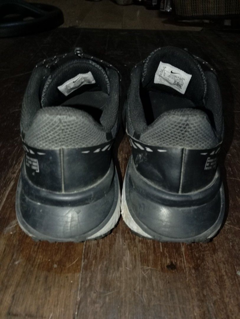 Nike Legend React 3 Shield (Category: Sneakers) located in Pateros City. Submitted by paoef (Listing ID 1349286245, Image 2). Description: Nike Legend React 3 Shield -8.5/10 condition -Size US7, 25cm -Can fit up to 7.5 -Weatherproof, can be used for hiking, trekking, trail runs Honest issue: natanggal yung logo sa tongue (cosmetic only), signs of usage LOC: Pateros.