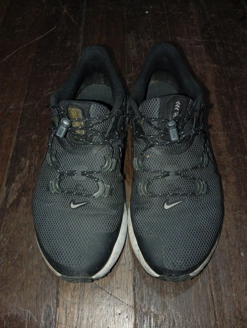 Nike Legend React 3 Shield (Category: Sneakers) located in Pateros City. Submitted by paoef (Listing ID 1349286245, Image 1). Description: Nike Legend React 3 Shield -8.5/10 condition -Size US7, 25cm -Can fit up to 7.5 -Weatherproof, can be used for hiking, trekking, trail runs Honest issue: natanggal yung logo sa tongue (cosmetic only), signs of usage LOC: Pateros.