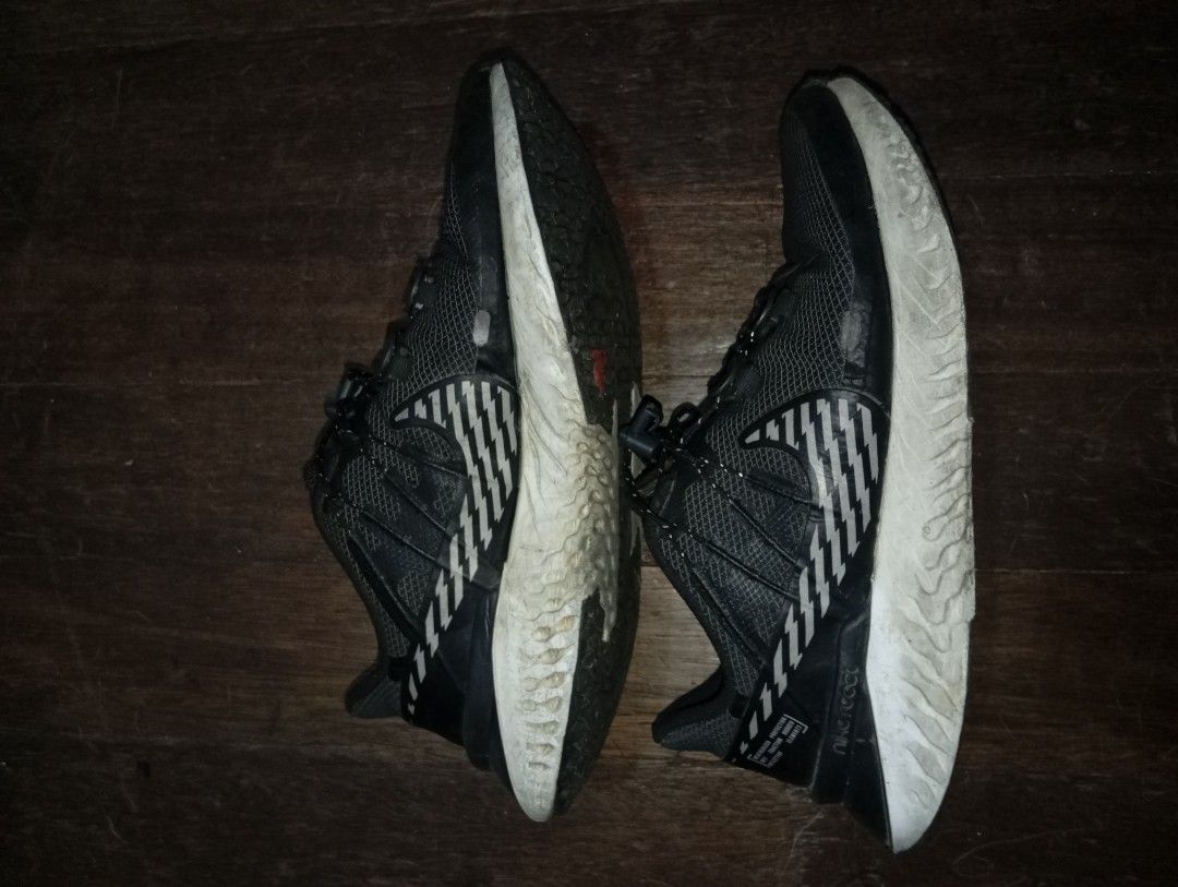 Nike Legend React 3 Shield (Category: Sneakers) located in Pateros City. Submitted by paoef (Listing ID 1349286245, Image 3). Description: Nike Legend React 3 Shield -8.5/10 condition -Size US7, 25cm -Can fit up to 7.5 -Weatherproof, can be used for hiking, trekking, trail runs Honest issue: natanggal yung logo sa tongue (cosmetic only), signs of usage LOC: Pateros.