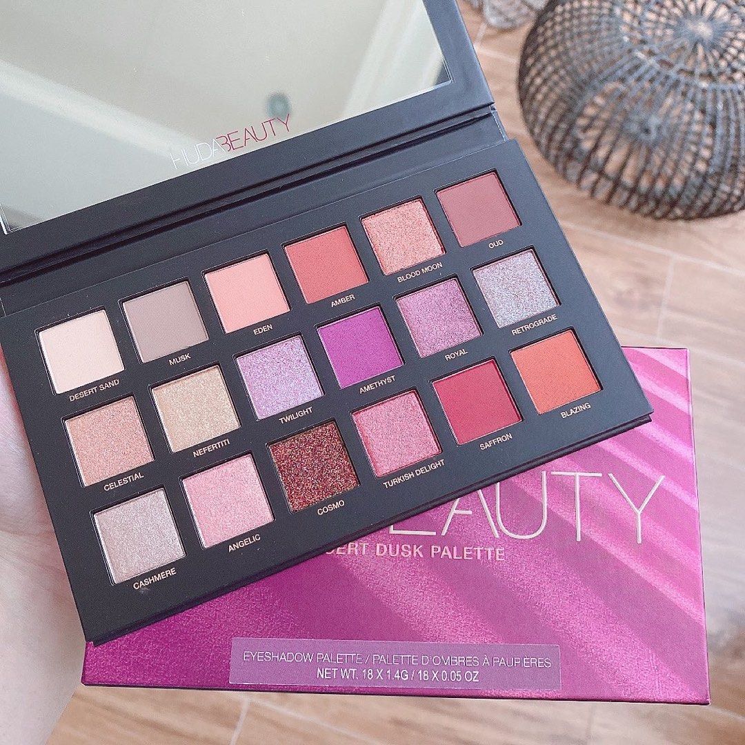 BNEW Original Huda Beauty Desert Dusk Palette Eyeshadow (Category: Makeup) located in Davao. Submitted by misisnijungkook (Listing ID 1349243272, Image 2). Description: BNEW PURCHASED IN USA ON HAND AND READY TO SHIP Retails for $62 usd - Pamigay Sale nlang🥲 so Pls do not haggle na🙅‍♀️🫶 - What it is: A dynamic eyeshadow palette with 18 shades in four unique textures: one dazzling glitter, eight creamy mattes, six shimmering pearl shades, and t