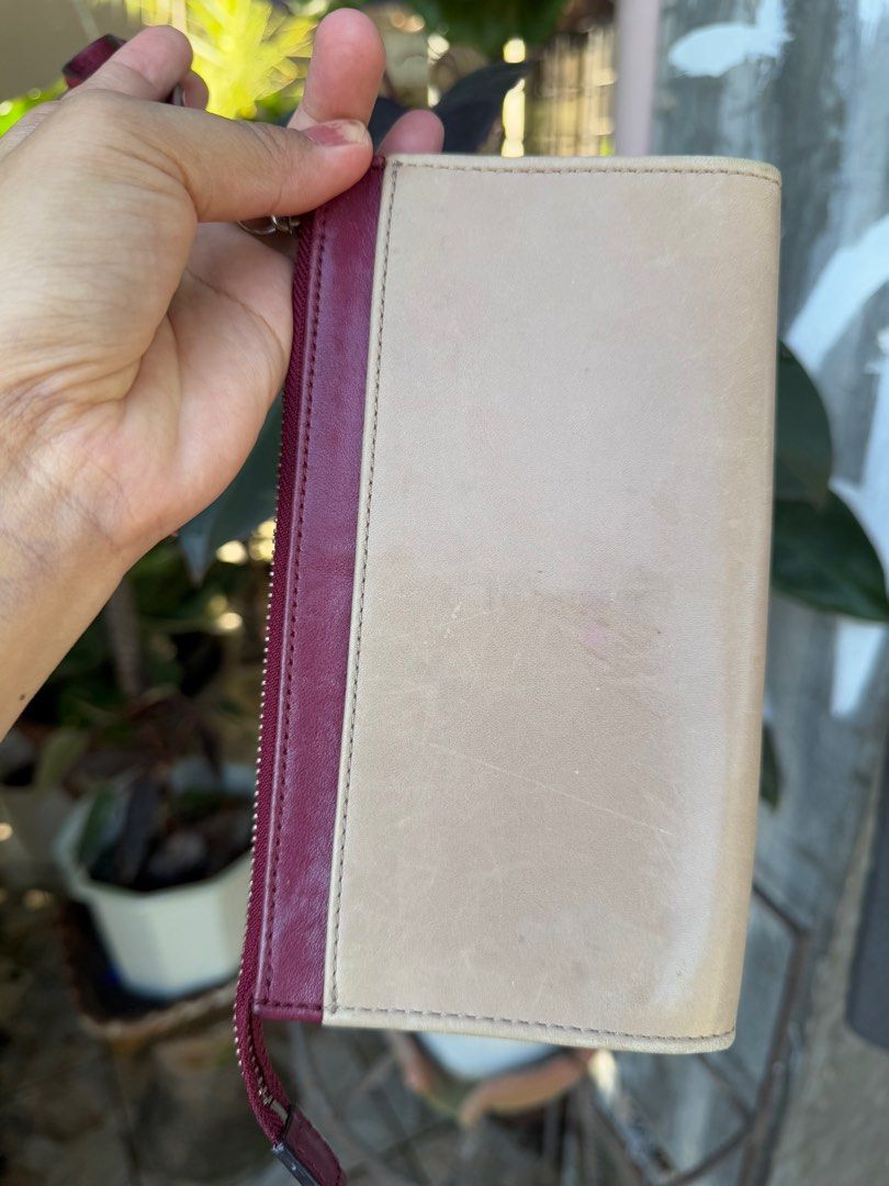 Pouch Coach Leather (Category: Luxury Bags & Wallets) located in Tabuk. Submitted by prelovedjapan28 (Listing ID 1349361244, Image 2). Description: Leather Material Can fit Iphone Promax .