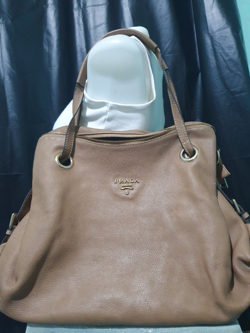 Prada Milano (Category: Luxury Bags & Wallets) located in Pugo. Submitted by abshopfinity (Listing ID 1349361083, Image 2). Description: .