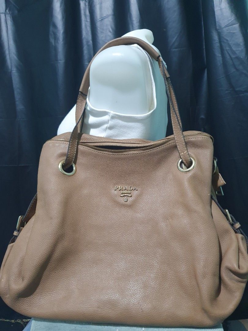 Prada Milano (Category: Luxury Bags & Wallets) located in Pugo. Submitted by abshopfinity (Listing ID 1349361083, Image 1). Description: .