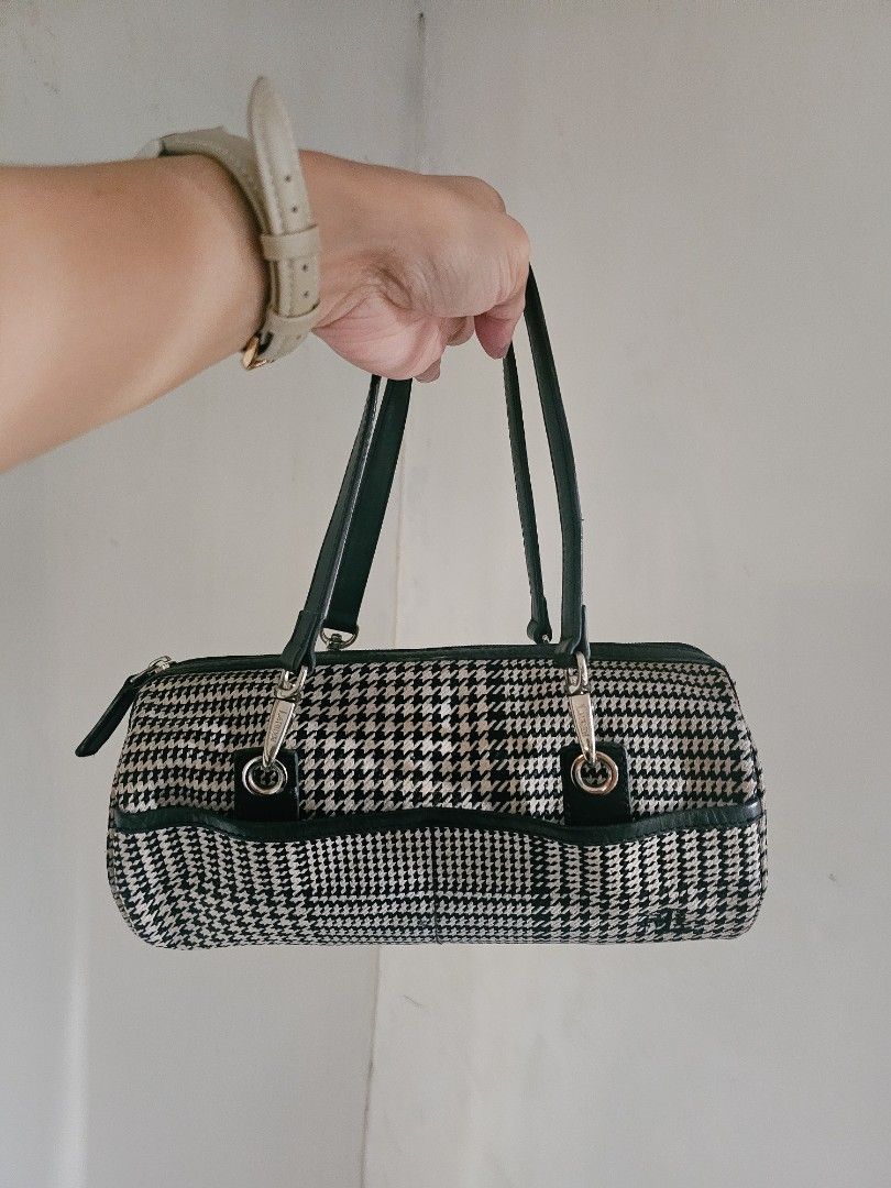 Pre-loved Authentic RL black and with Houndstooth barrel bag (Category: Luxury Bags & Wallets) located in Las Pinas. Submitted by boardroomcloset (Listing ID 1349197691, Image 2). Description: Pre-loved Authentic RL black and with Houndstooth barrel bag.