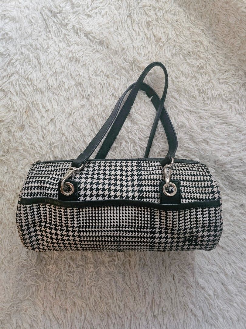Pre-loved Authentic RL black and with Houndstooth barrel bag (Category: Luxury Bags & Wallets) located in Las Pinas. Submitted by boardroomcloset (Listing ID 1349197691, Image 1). Description: Pre-loved Authentic RL black and with Houndstooth barrel bag.