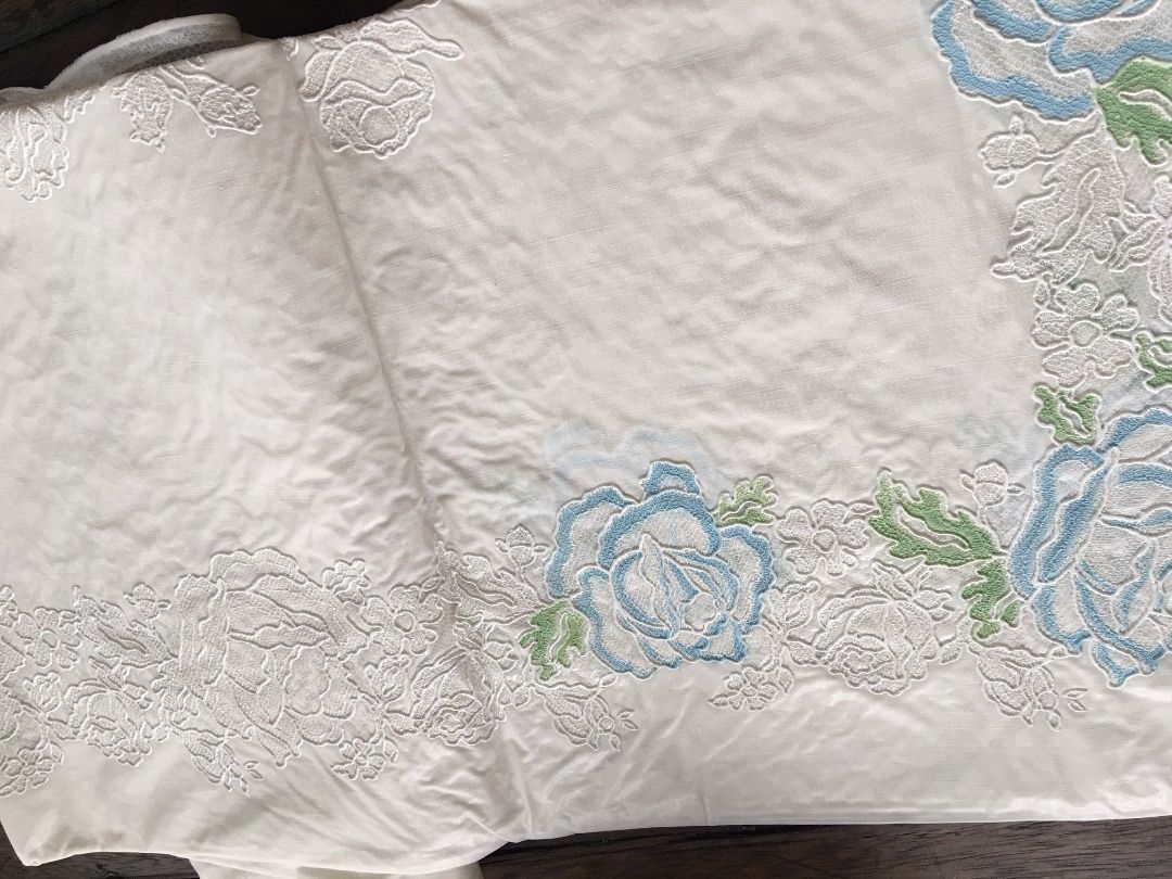 Primavera Laced Table Cloth (Category: Table Linen & Textiles) located in San Juan City. Submitted by dquad.dquad (Listing ID 1349221022, Image 2). Description: Primavera Laced Table Cloth Size: 60" x 90" Brand New. No issues. Php 800.00 Location: Scout Area. Bgy Roxas Quezon City.