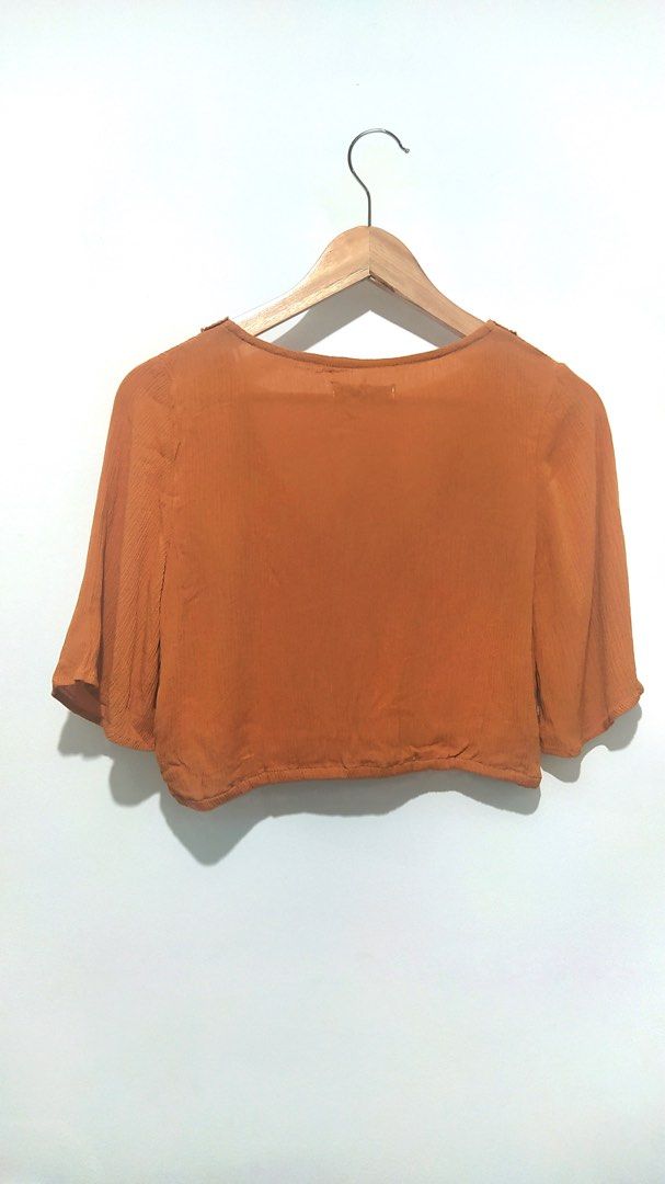 Pull & Bear cropped Boho Top (Category: Others Tops) located in Quezon City. Submitted by maychamatcha (Listing ID 1349276074, Image 2). Description: Really cute! Can be used as a cover up or as a blouse Has plunging neckline Tela is comfy, light and flowy Rfs: cluttering.